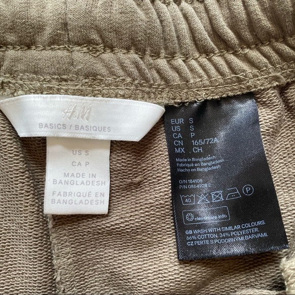 H&M Sweatshorts - Picture 2 of 2